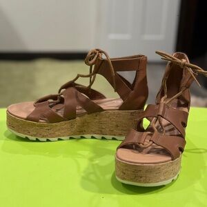 Sorel. Brown Platform Sandals